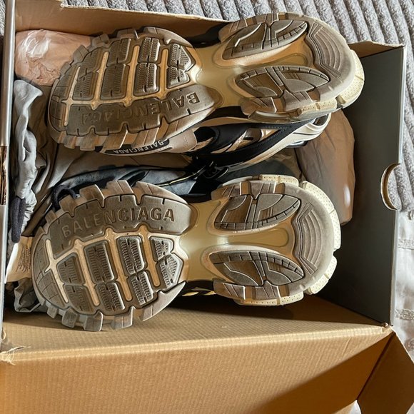 Balencegia Sneakers - Picture 4 of 5